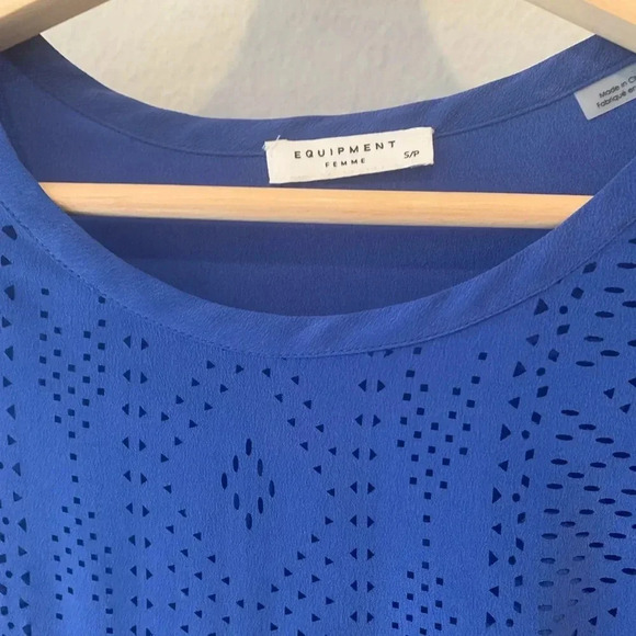 EQUIPMENT FEMME NWT Liam Laser Cut Nautical Blue Silk Tee Shirt Top Blouse - Picture 3 of 6
